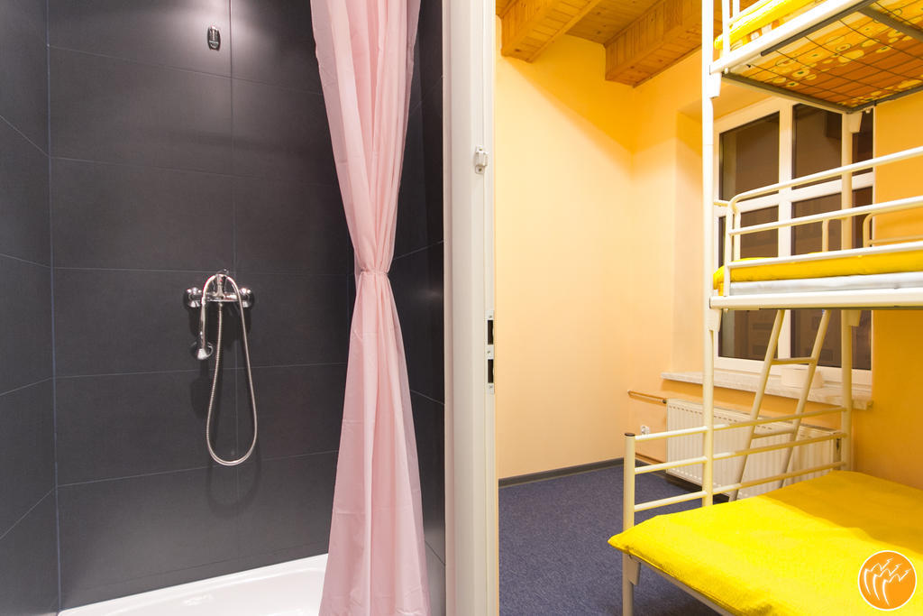 3 Bros' Hostel Cieszyn Цешин Экстерьер фото